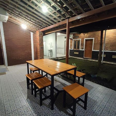 Genthong Homestay Magelang Exteriör bild