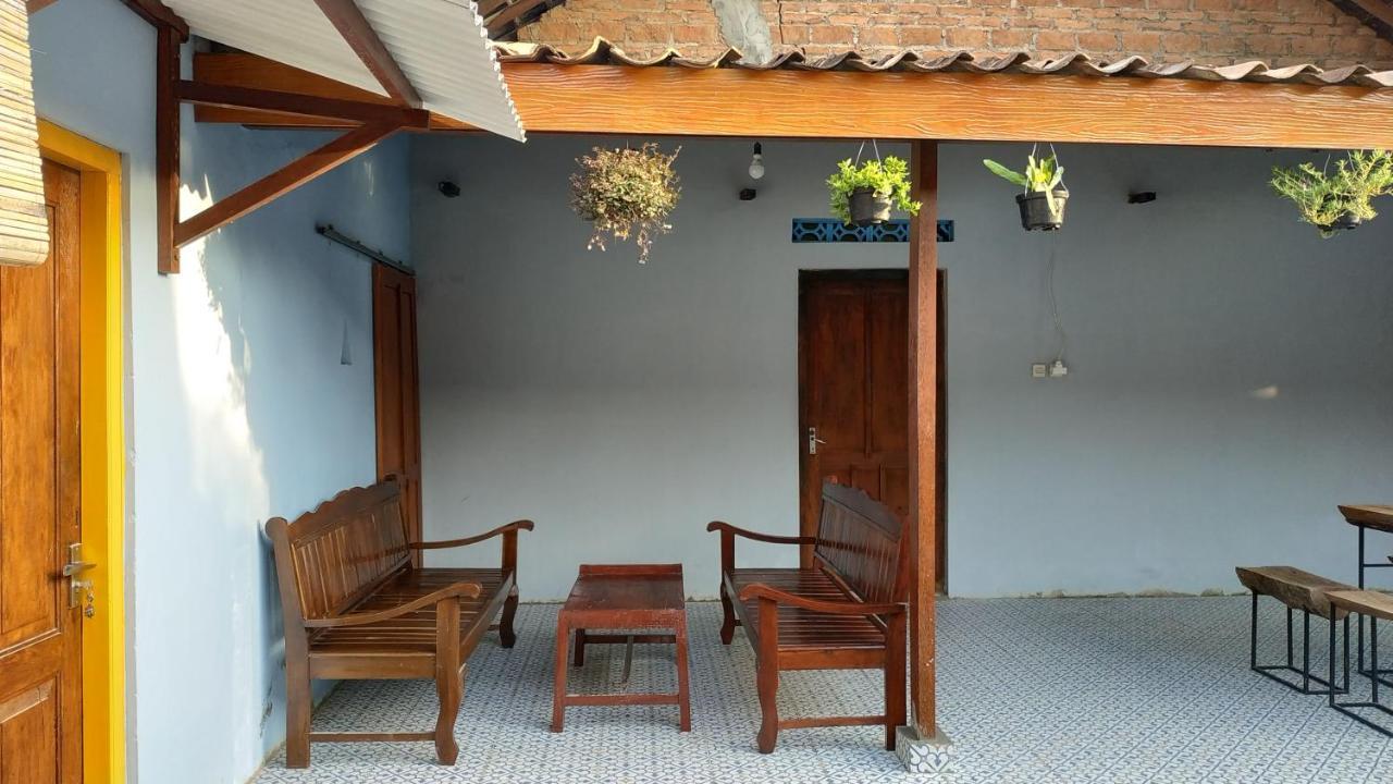 Genthong Homestay Magelang Exteriör bild