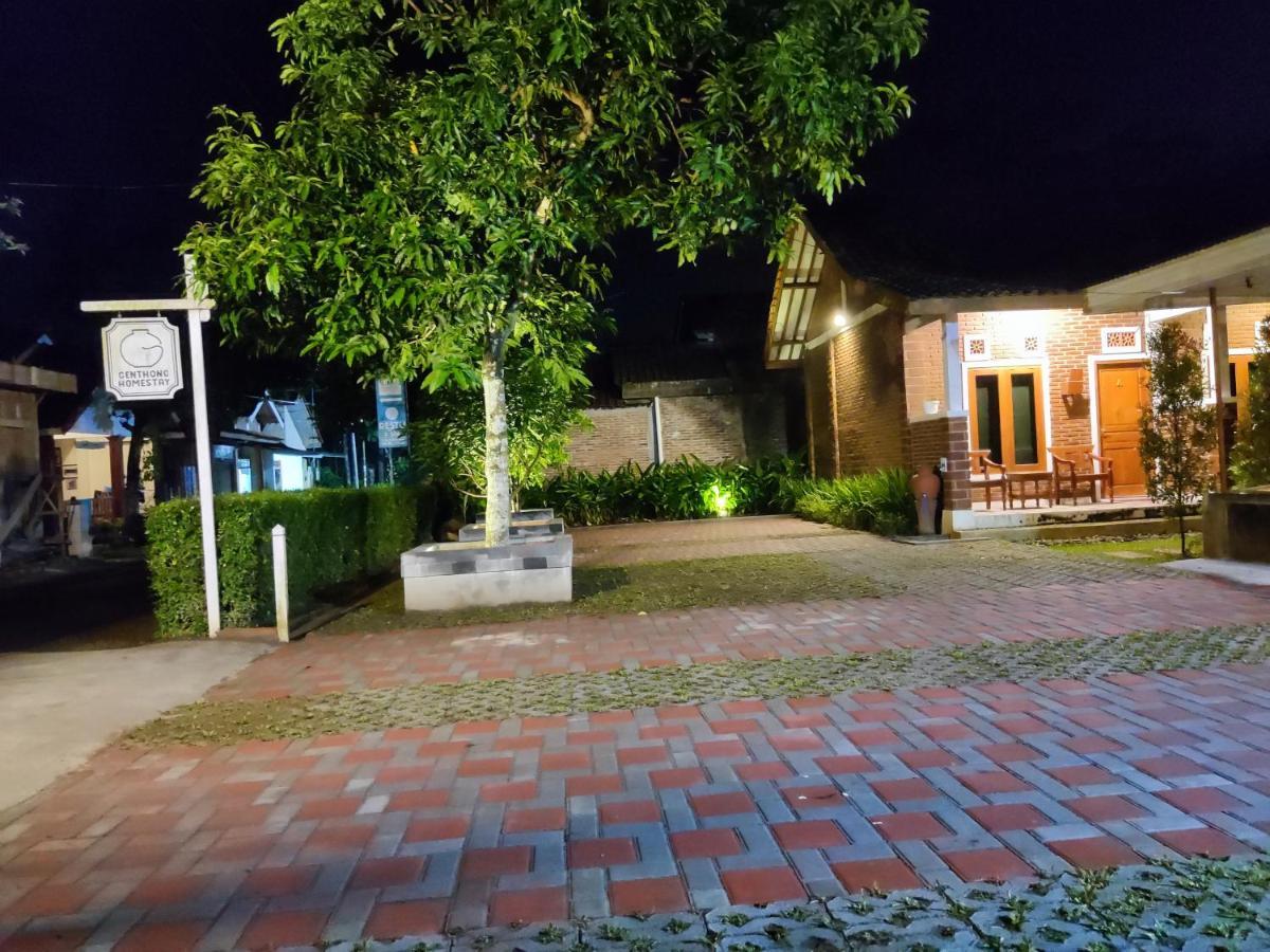 Genthong Homestay Magelang Exteriör bild