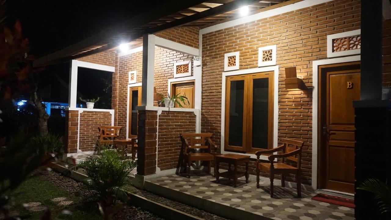 Genthong Homestay Magelang Exteriör bild