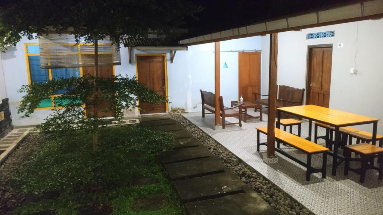 Genthong Homestay Magelang Exteriör bild