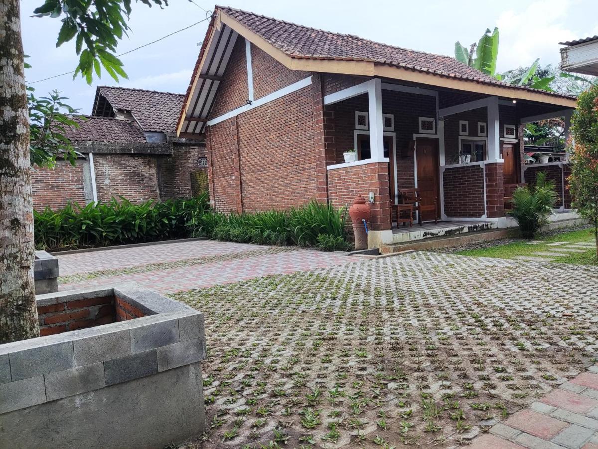 Genthong Homestay Magelang Exteriör bild
