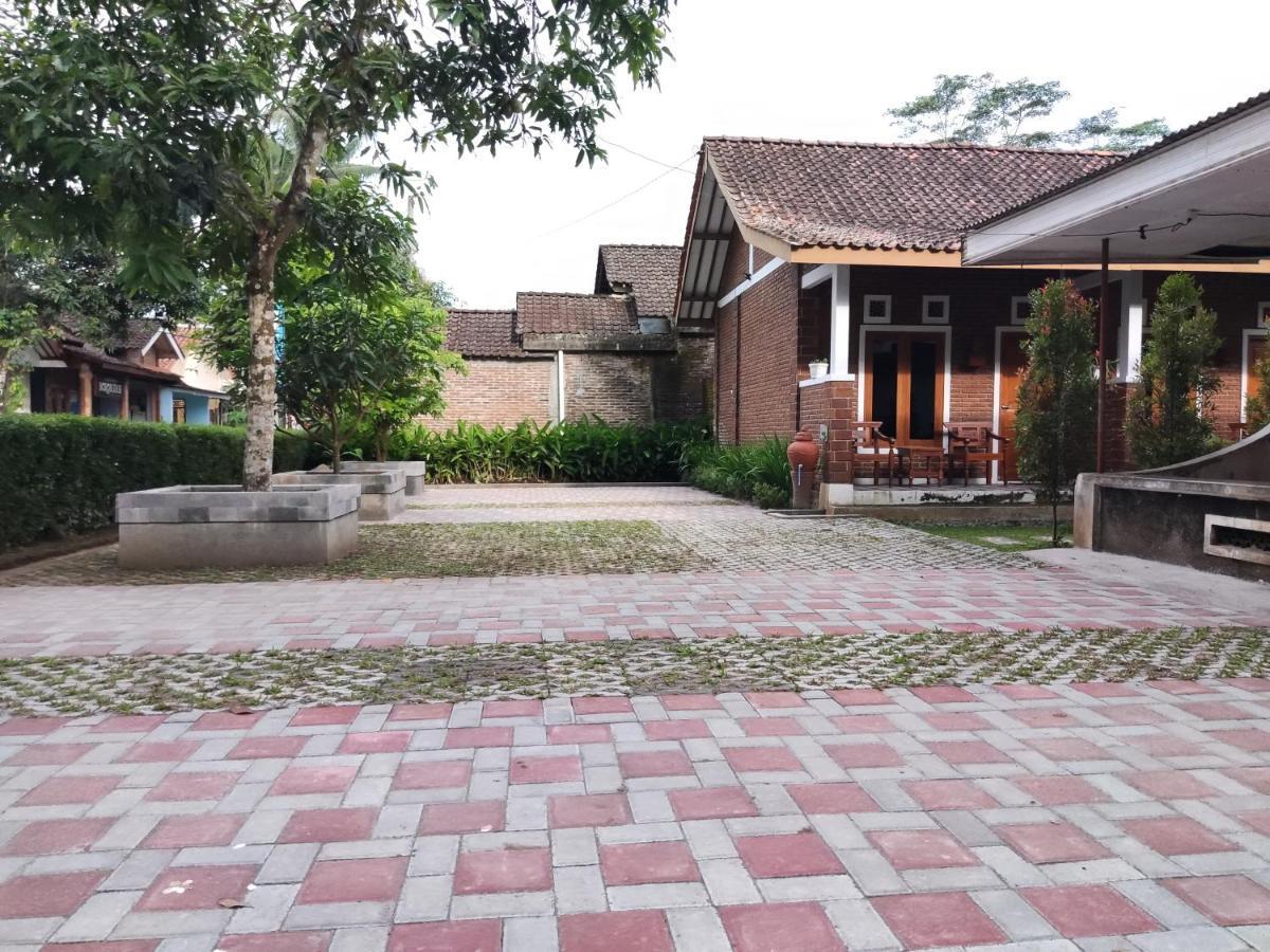 Genthong Homestay Magelang Exteriör bild