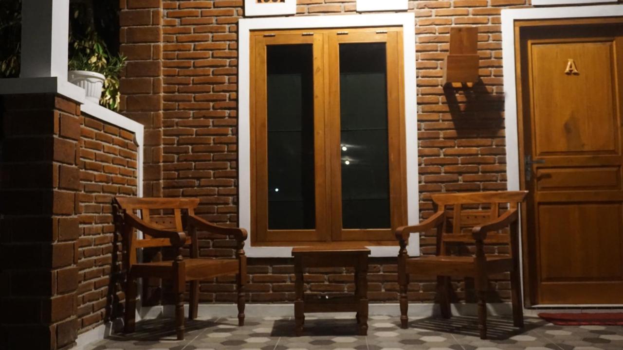 Genthong Homestay Magelang Exteriör bild