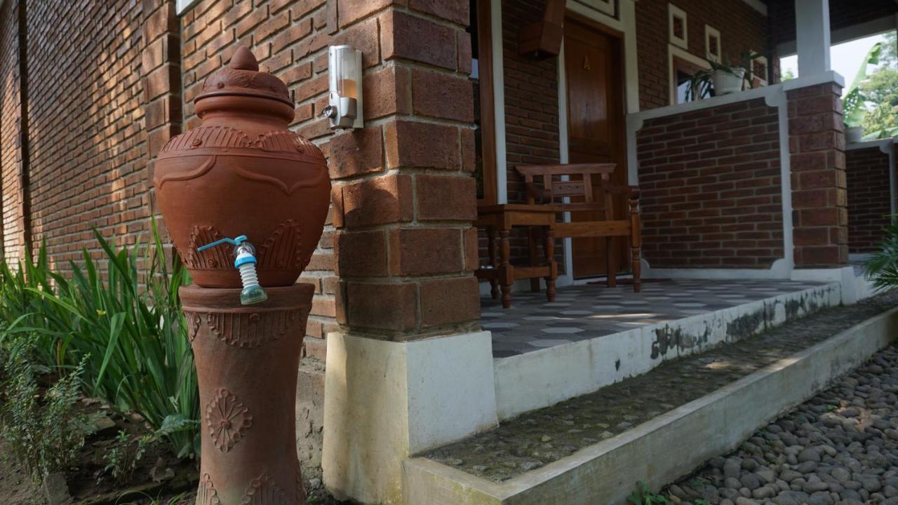 Genthong Homestay Magelang Exteriör bild