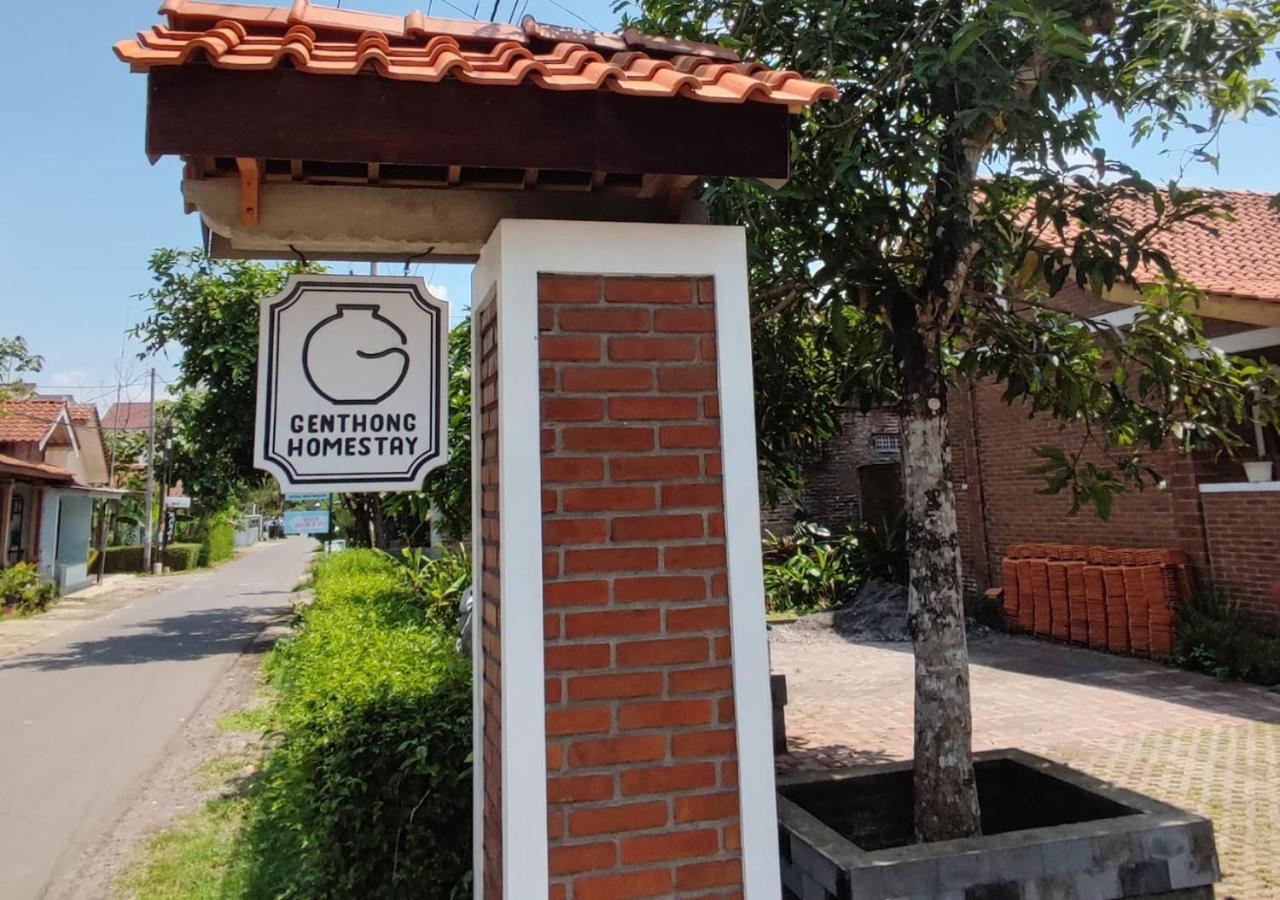 Genthong Homestay Magelang Exteriör bild