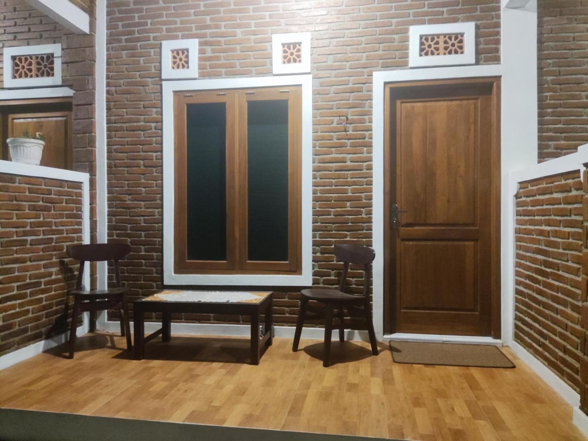 Genthong Homestay Magelang Exteriör bild