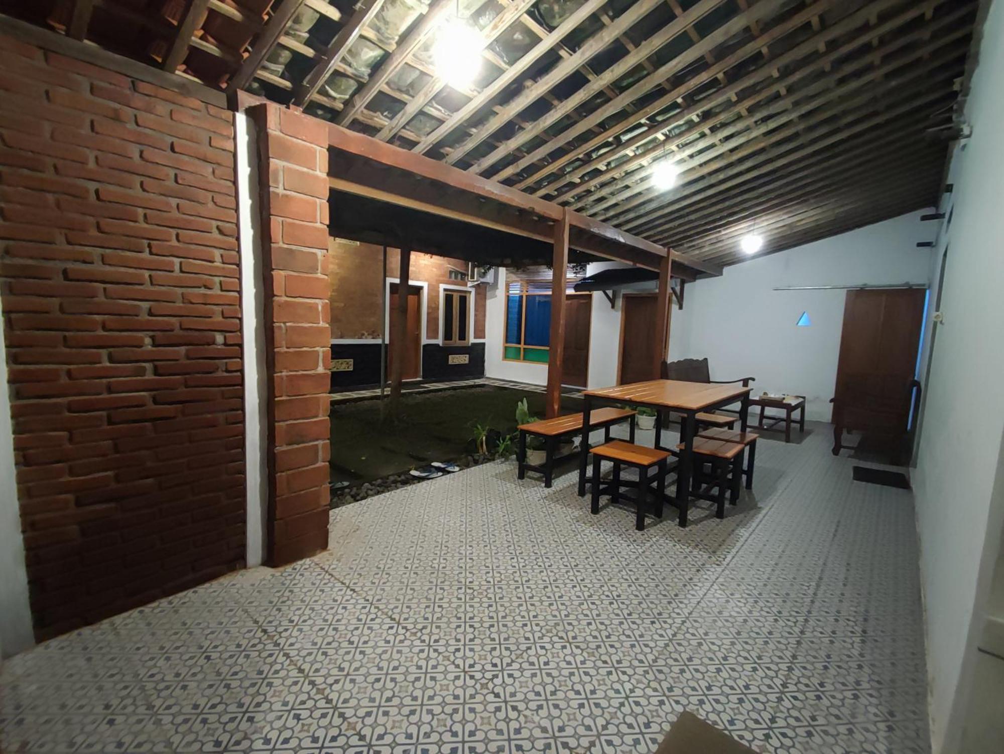Genthong Homestay Magelang Exteriör bild