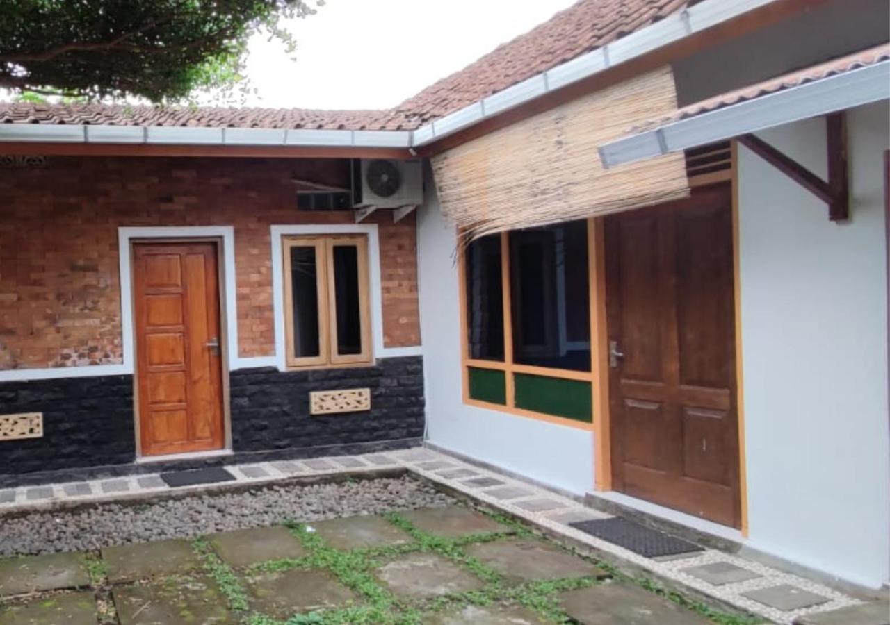 Genthong Homestay Magelang Exteriör bild
