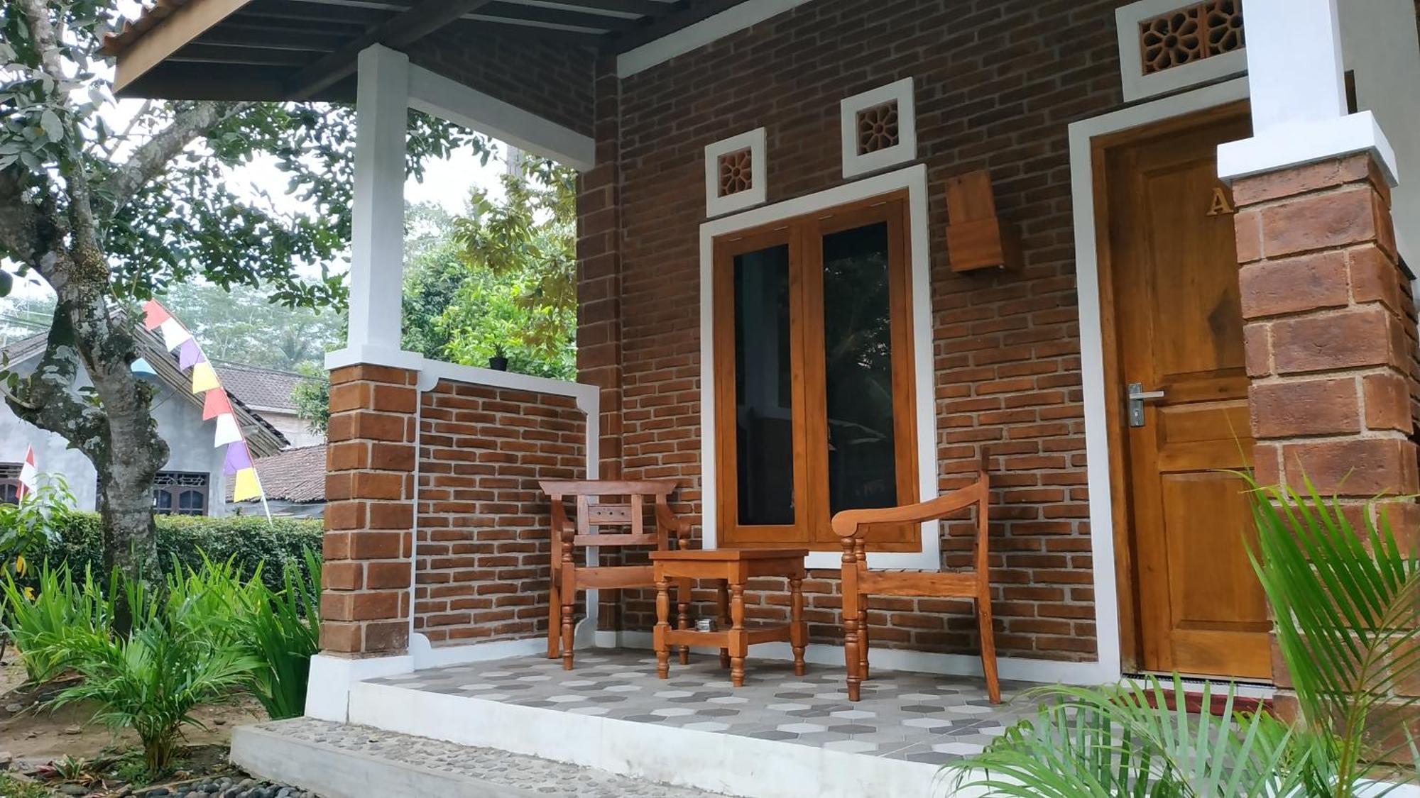 Genthong Homestay Magelang Exteriör bild