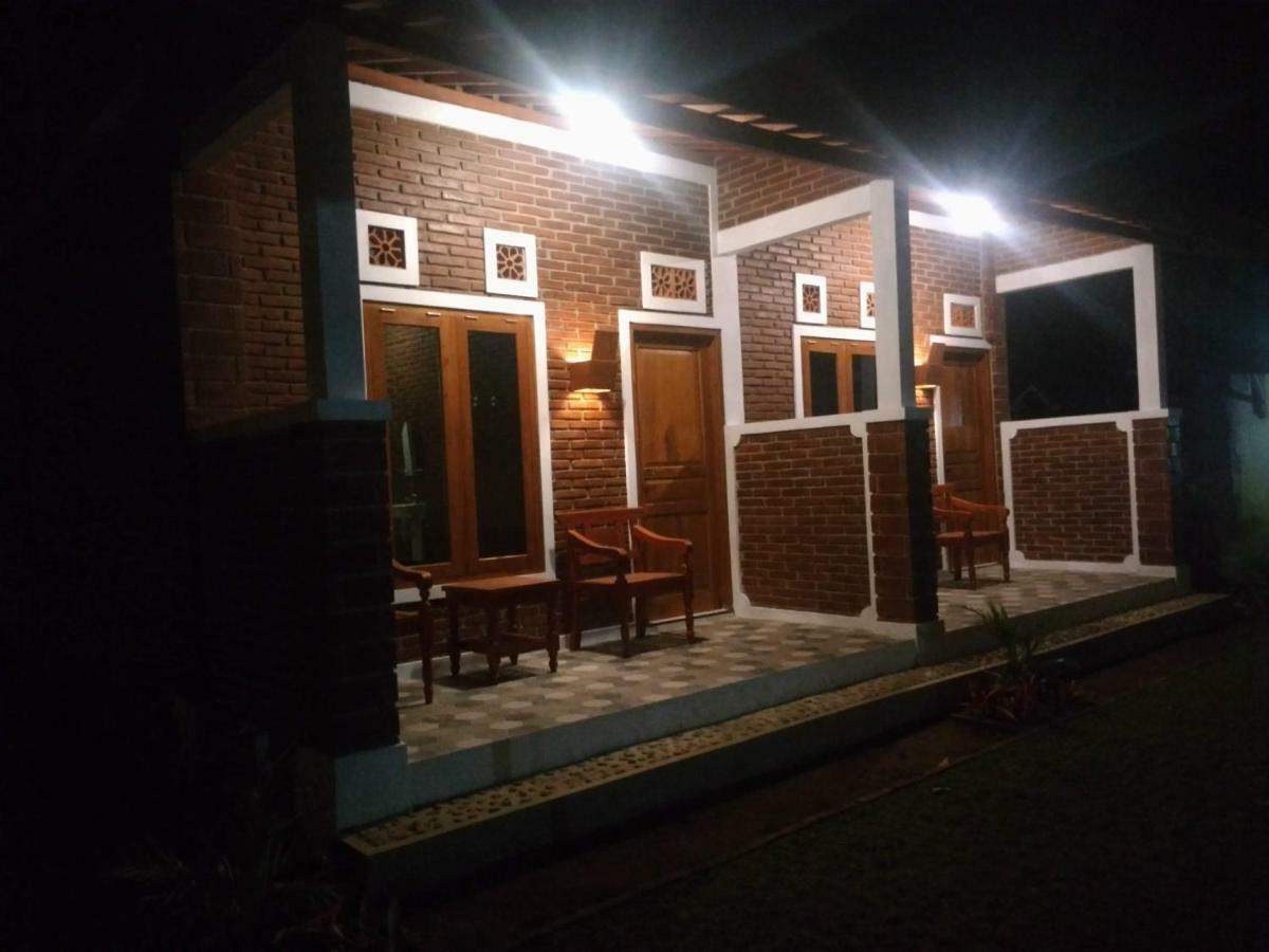 Genthong Homestay Magelang Exteriör bild