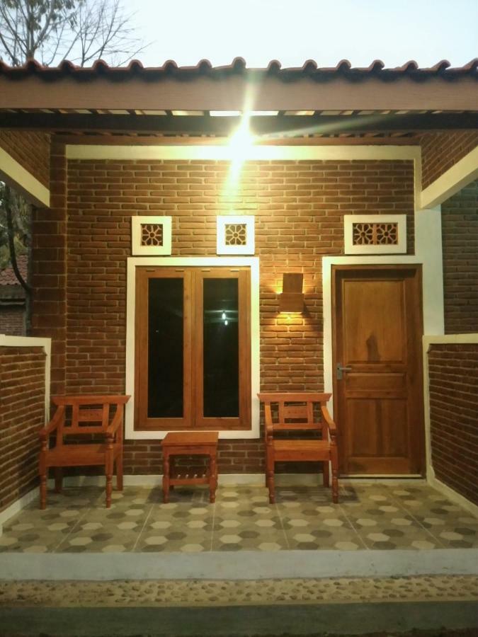 Genthong Homestay Magelang Exteriör bild