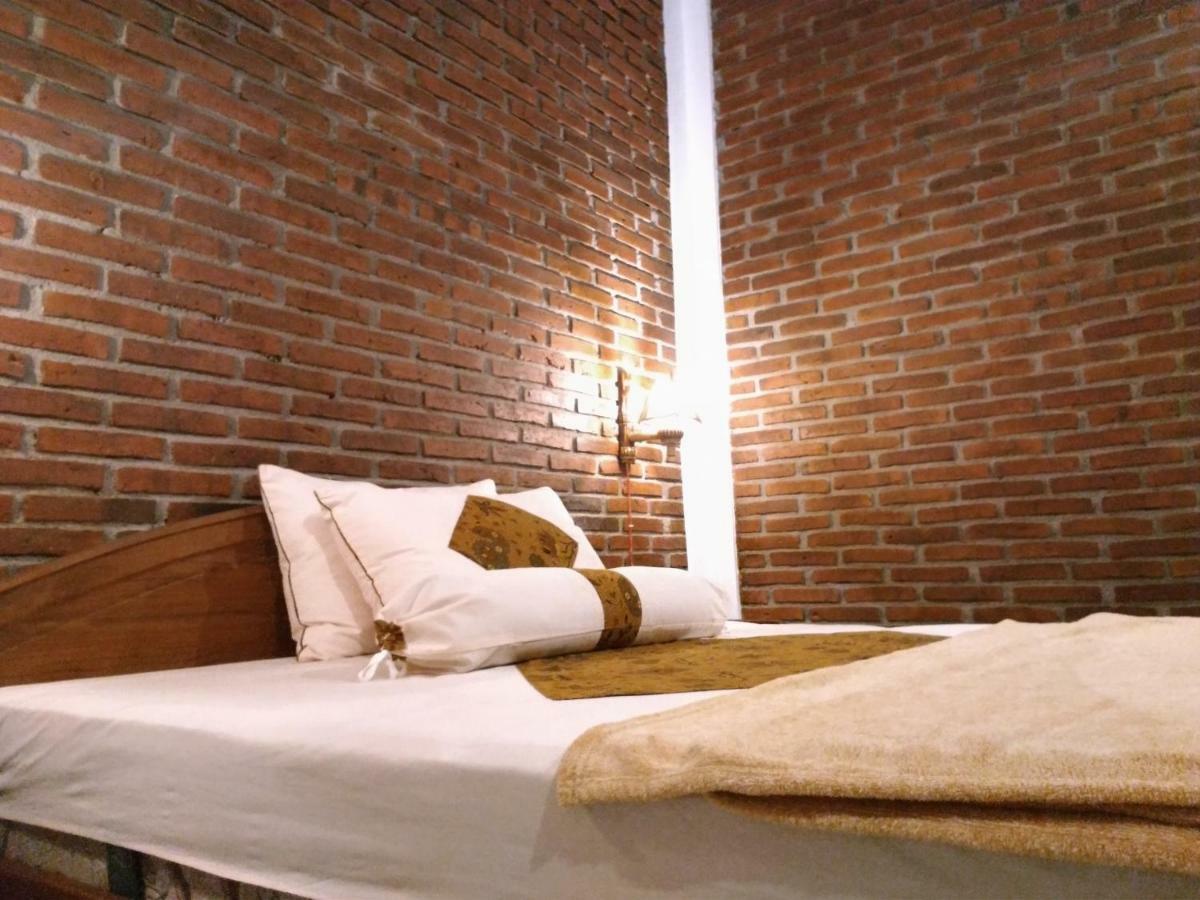 Genthong Homestay Magelang Exteriör bild