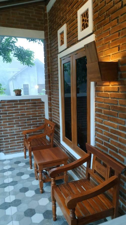 Genthong Homestay Magelang Exteriör bild