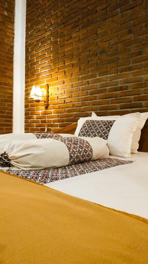 Genthong Homestay Magelang Exteriör bild